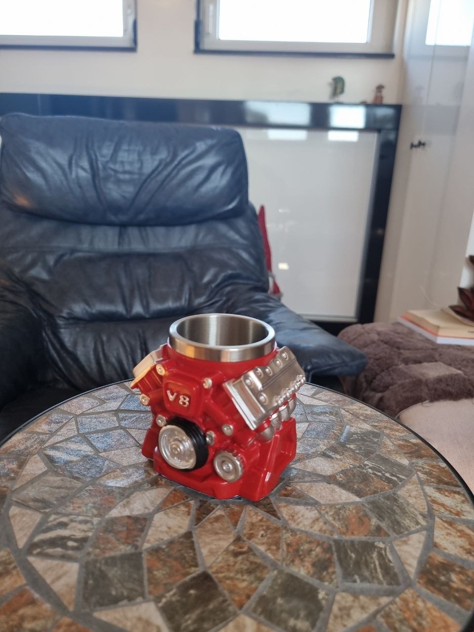 Motor šolja V8