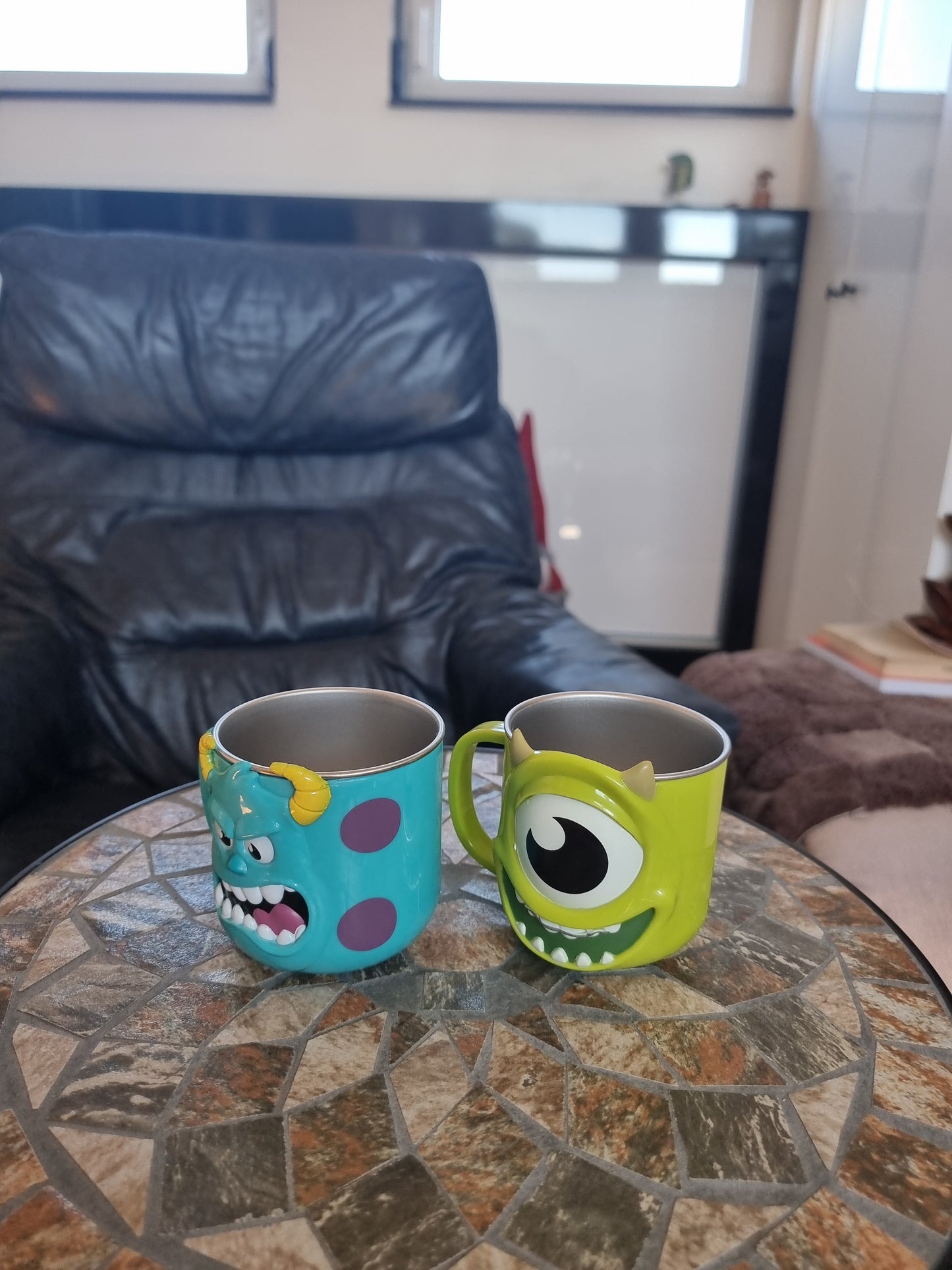 Set šolja Čudovišta Mike i Sully