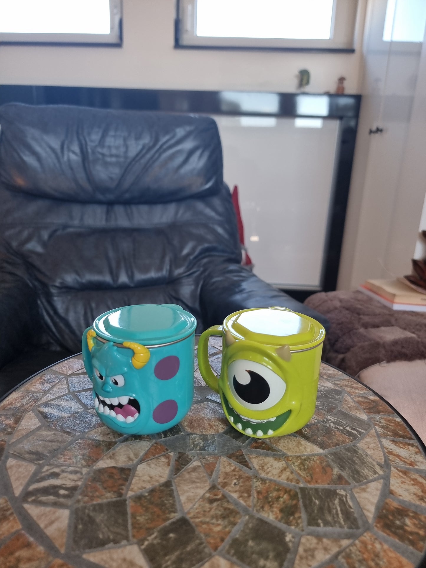 Set šolja Čudovišta Mike i Sully